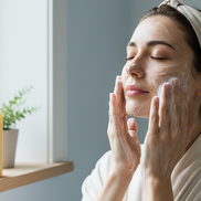 Max Bright Cleanser with Vitamin C & Licorice - Facenearth